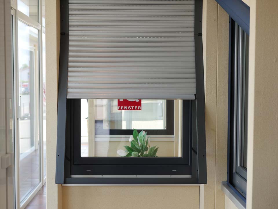 Fenster und Rollladen in der Seidensticker-Ausstellung